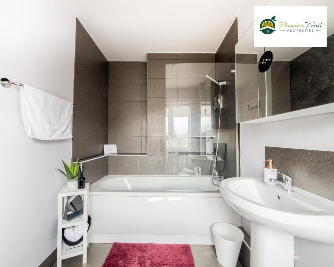 3 Bedroom House With 5 Beds House By Passionfruit Properties Near Coventry City Centre - Bcc Eksteriør bilde