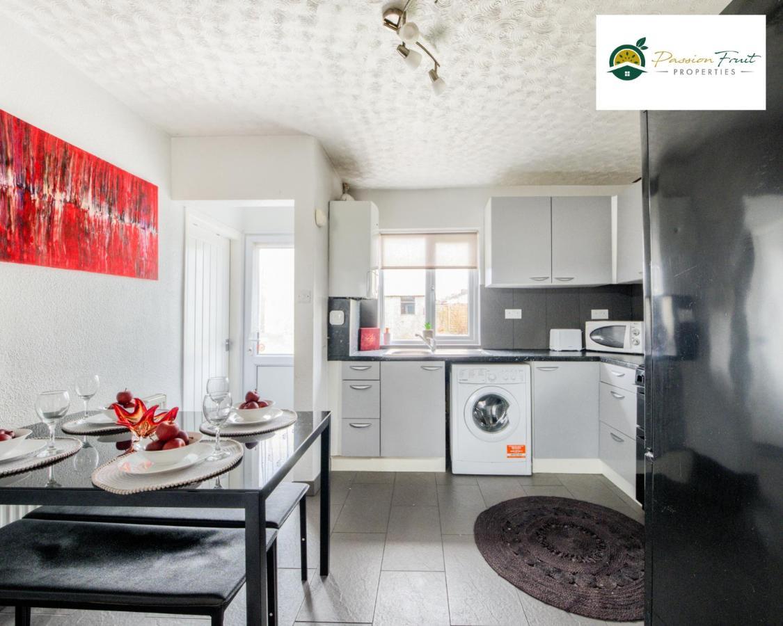 3 Bedroom House With 5 Beds House By Passionfruit Properties Near Coventry City Centre - Bcc Eksteriør bilde