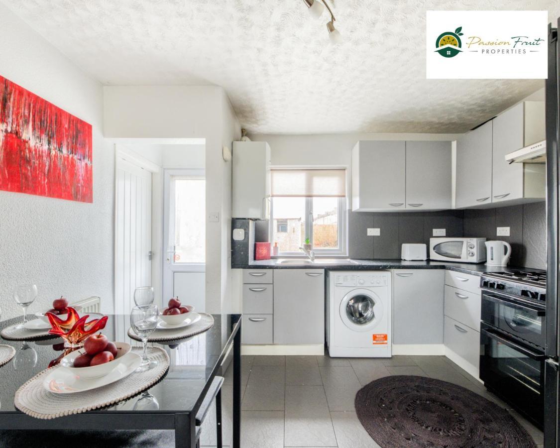 3 Bedroom House With 5 Beds House By Passionfruit Properties Near Coventry City Centre - Bcc Eksteriør bilde